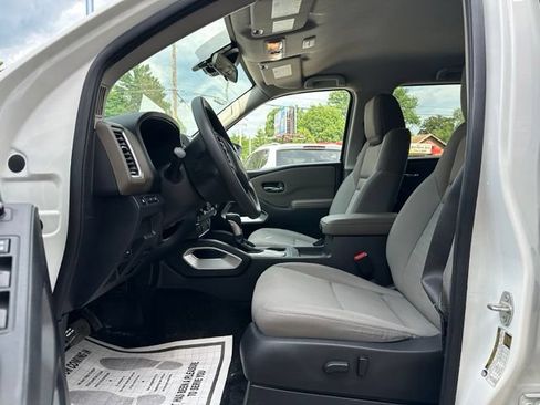 Used 2022 Nissan Frontier SV w/ Technology Package AWD/4WD image 10