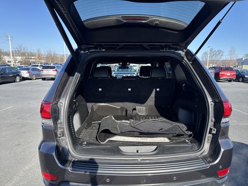 Used 2021 Jeep Grand Cherokee Laredo X image 10