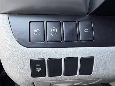 Used 2017 Toyota Highlander Plus FWD image 15