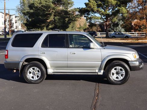 Used 2000 Toyota 4Runner SR5 w/ Upgrade Value Pkg 4 image 3