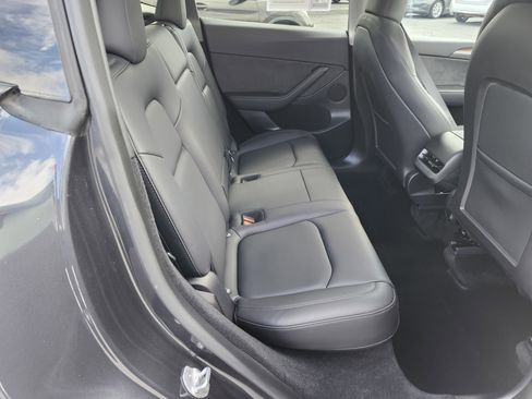 Used 2024 Tesla Model Y Long Range image 17