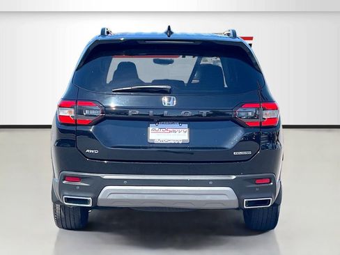 Used 2024 Honda Pilot Touring image 6