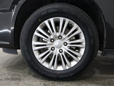 Used 2016 Chrysler Town & Country Touring-L image 5