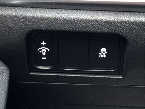 Certified 2025 Kia Sorento LX image 31