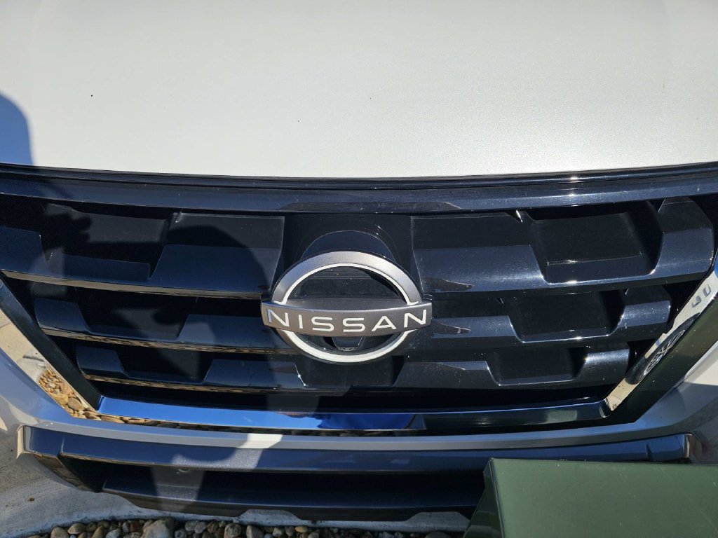 Used 2022 Nissan Armada SL w/ Captain's Chairs Package RWD image 3