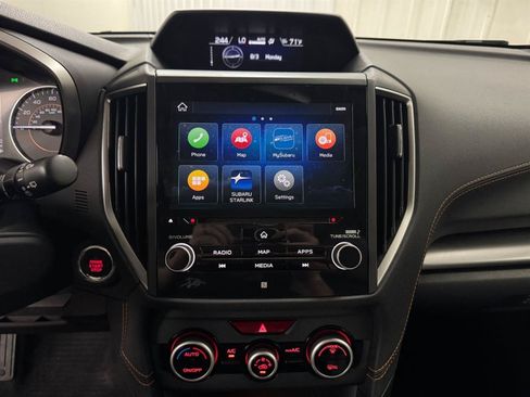 Used 2020 Subaru Crosstrek 2.0i Limited w/ Moonroof Package w/Navigation AWD/4WD image 17