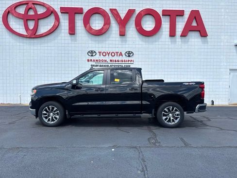 Used 2023 Chevrolet Silverado 1500 LT AWD/4WD image 5