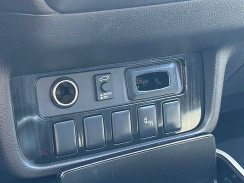 Used 2018 Mitsubishi Outlander SEL AWD/4WD image 16