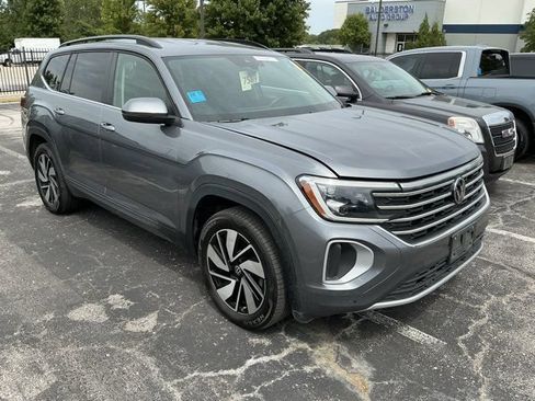Used 2025 Volkswagen Atlas SE AWD/4WD image 6