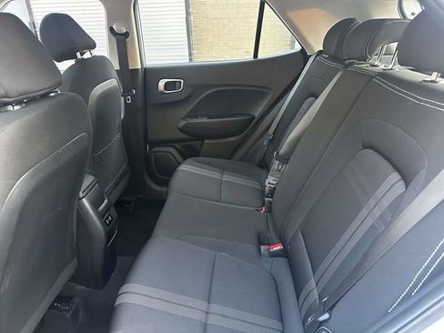 Used 2025 Hyundai Venue SEL FWD image 21
