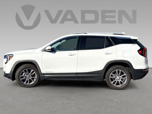 Used 2023 GMC Terrain SLT image 6