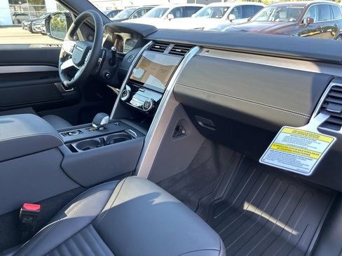 New 2025 Land Rover Discovery Dynamic SE image 20