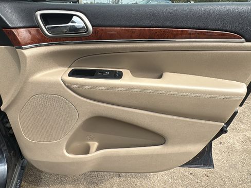 Used 2013 Jeep Grand Cherokee Limited w/ Luxury Group II image 29