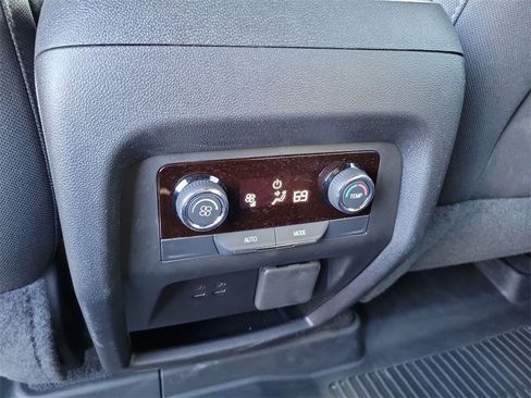 Used 2025 Chevrolet Traverse LT w/ Enhanced Driving Package image 20