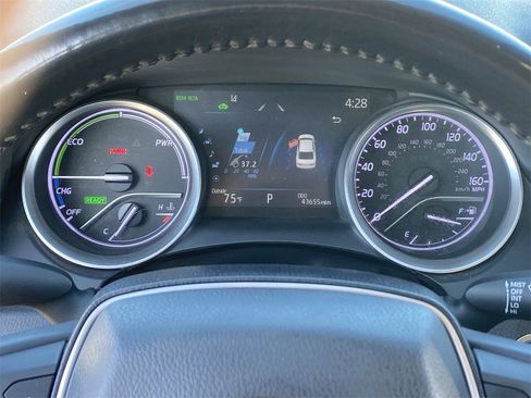 Used 2021 Toyota Camry XLE image 12