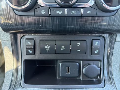 Used 2016 Chevrolet Traverse LT image 38