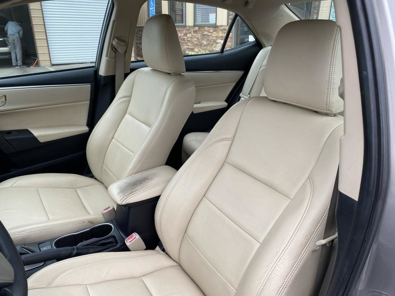 Used 2014 Toyota Corolla LE FWD image 6