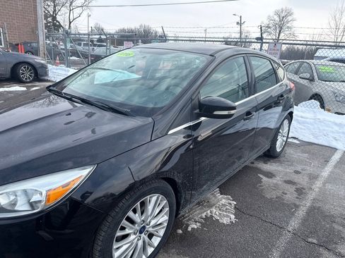 Used 2016 Ford Focus Titanium image 2