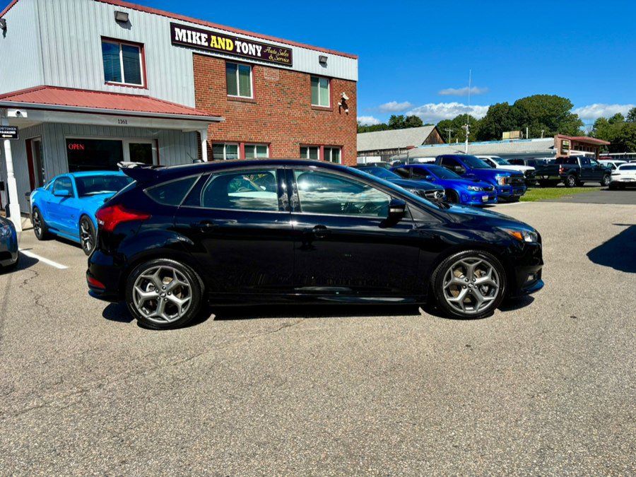 Used 2017 Ford Focus ST FWD image 4