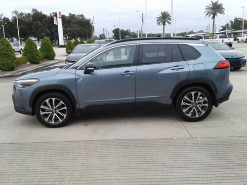 Used 2025 Toyota Corolla Cross XLE image 4