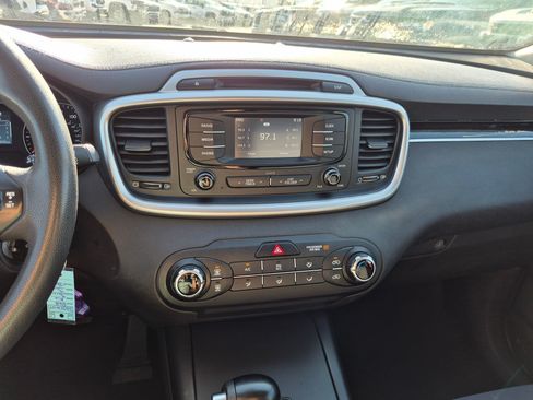 Used 2018 Kia Sorento LX AWD/4WD image 23