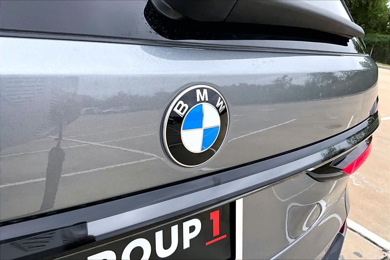 Used 2024 BMW X7 xDrive40i w/ M Sport Package AWD/4WD image 10