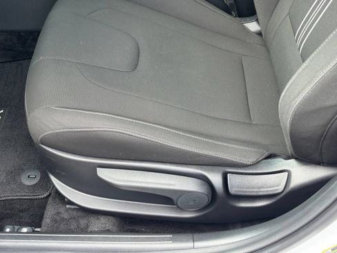 Certified 2025 Hyundai Elantra Hybrid FWD image 15
