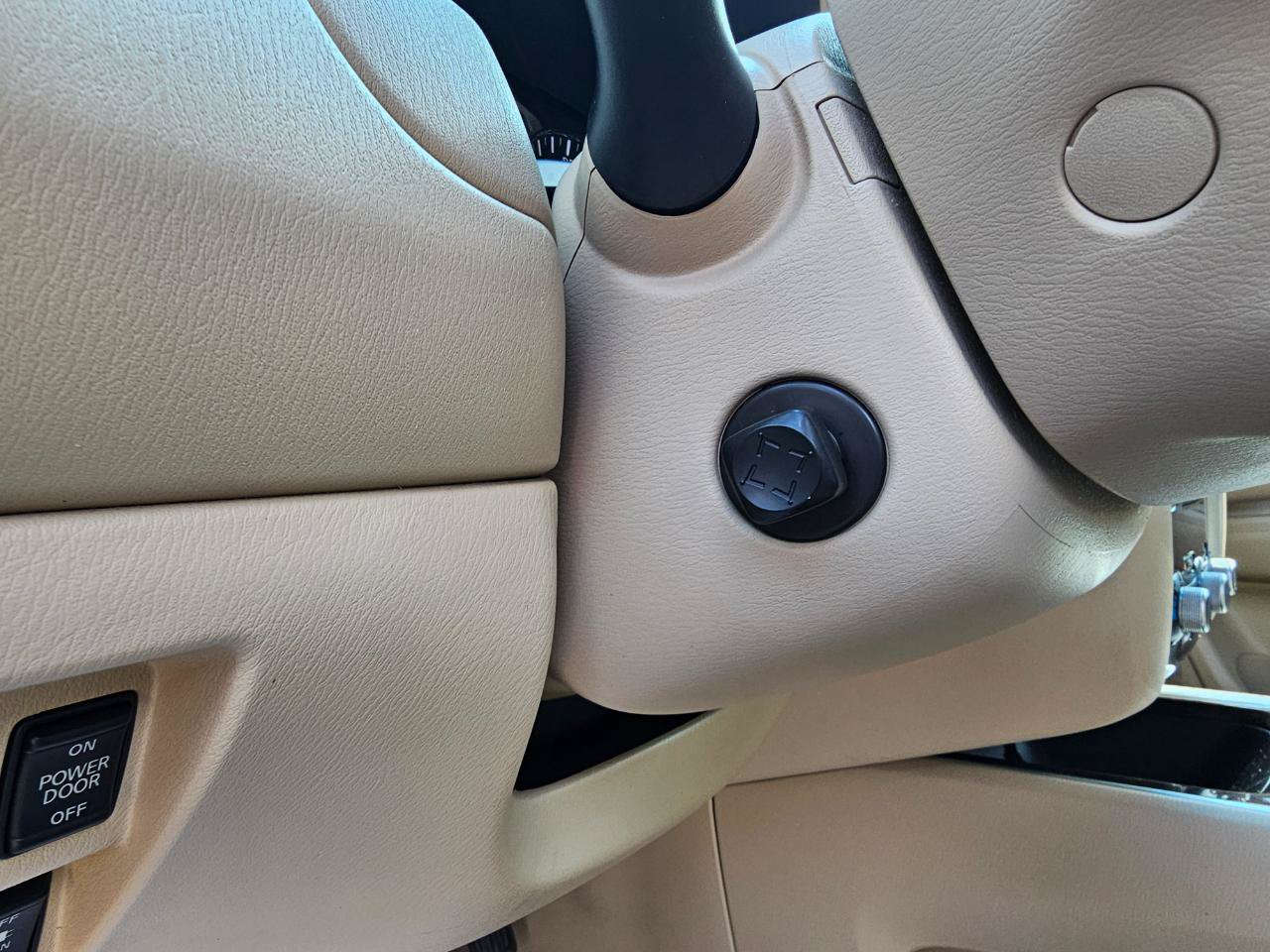 Used 2014 Nissan Pathfinder Platinum w/ Platinum Premium Package FWD image 34