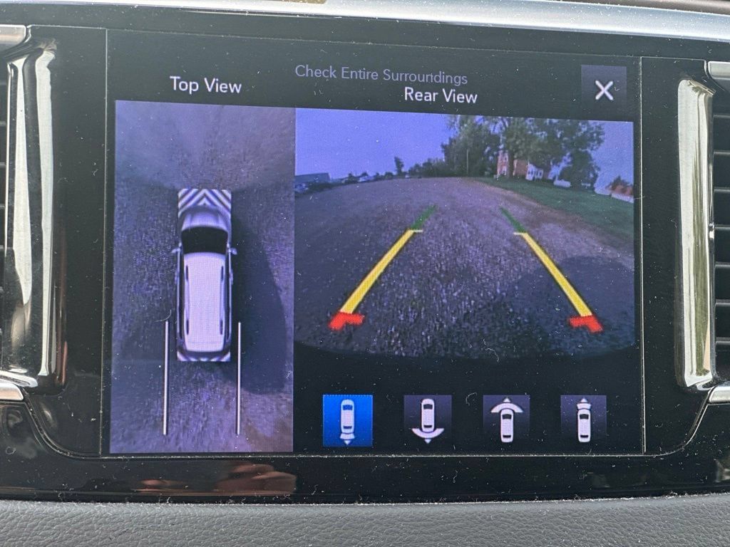 Used 2017 Chrysler Pacifica Touring-L Plus w/ Advanced Safetytec Group FWD image 23