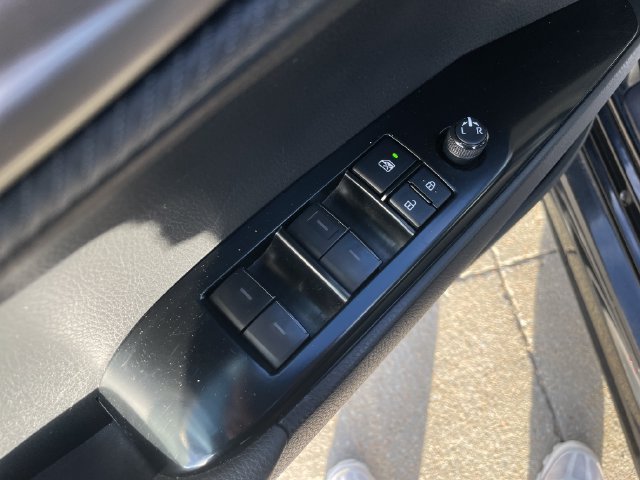 Used 2025 Toyota Camry SE FWD image 21