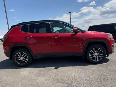 Used 2018 Jeep Compass Latitude w/ Popular Equipment Group AWD/4WD image 9