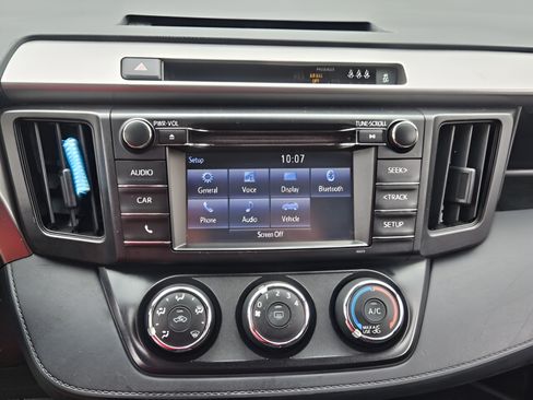 Used 2017 Toyota RAV4 LE FWD image 19