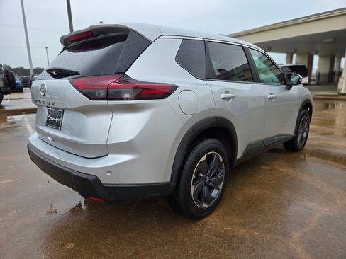 Used 2025 Nissan Rogue SV FWD image 5
