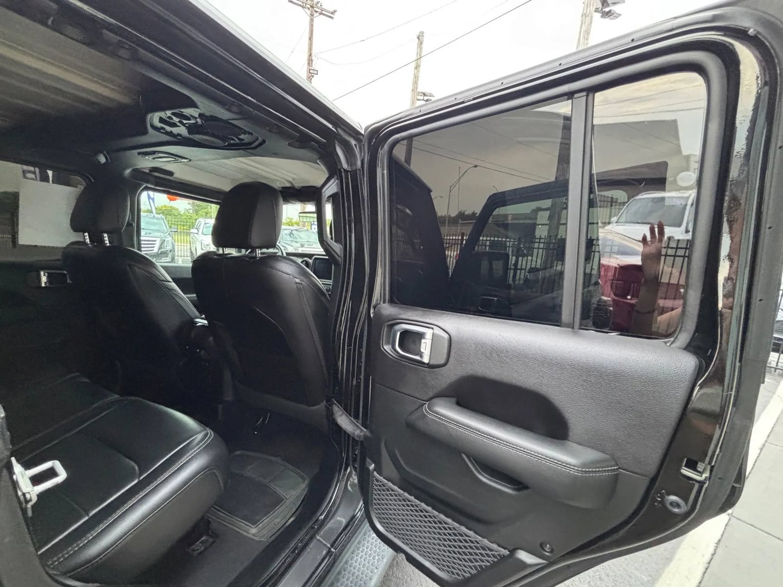 Used 2020 Jeep Wrangler Unlimited Sahara AWD/4WD image 33