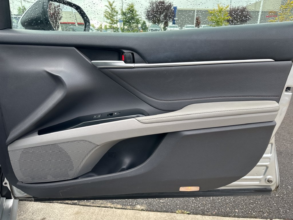 Used 2018 Toyota Camry XLE FWD image 16