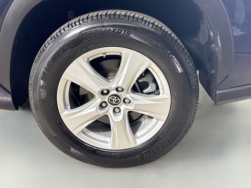 Used 2023 Toyota Highlander LE FWD image 9