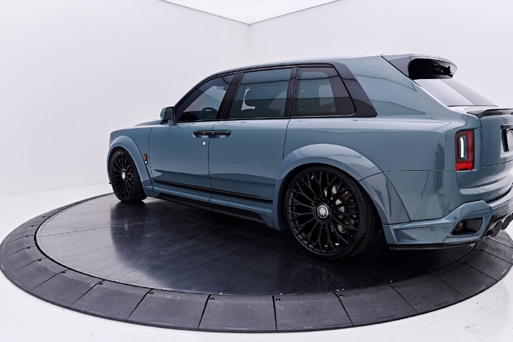 Used 2025 Rolls-Royce Cullinan AWD/4WD image 17
