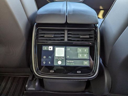 Used 2025 Rivian R1S Adventure image 33