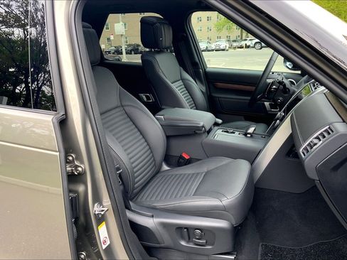 Certified 2025 Land Rover Discovery Dynamic SE AWD/4WD image 8