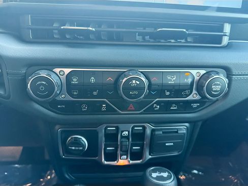 Used 2024 Jeep Wrangler Sahara w/ Technology Group image 32