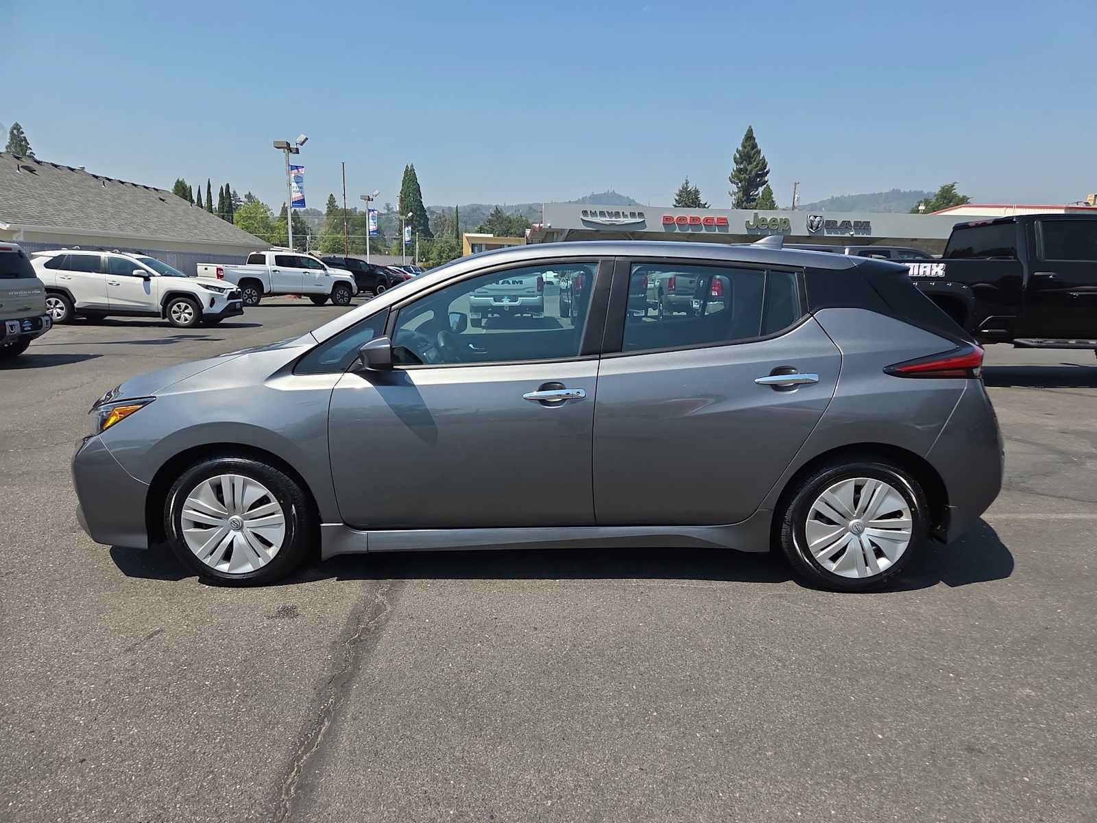 Used 2024 Nissan Leaf S FWD image 11