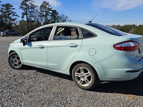 Used 2018 Ford Fiesta SE image 4