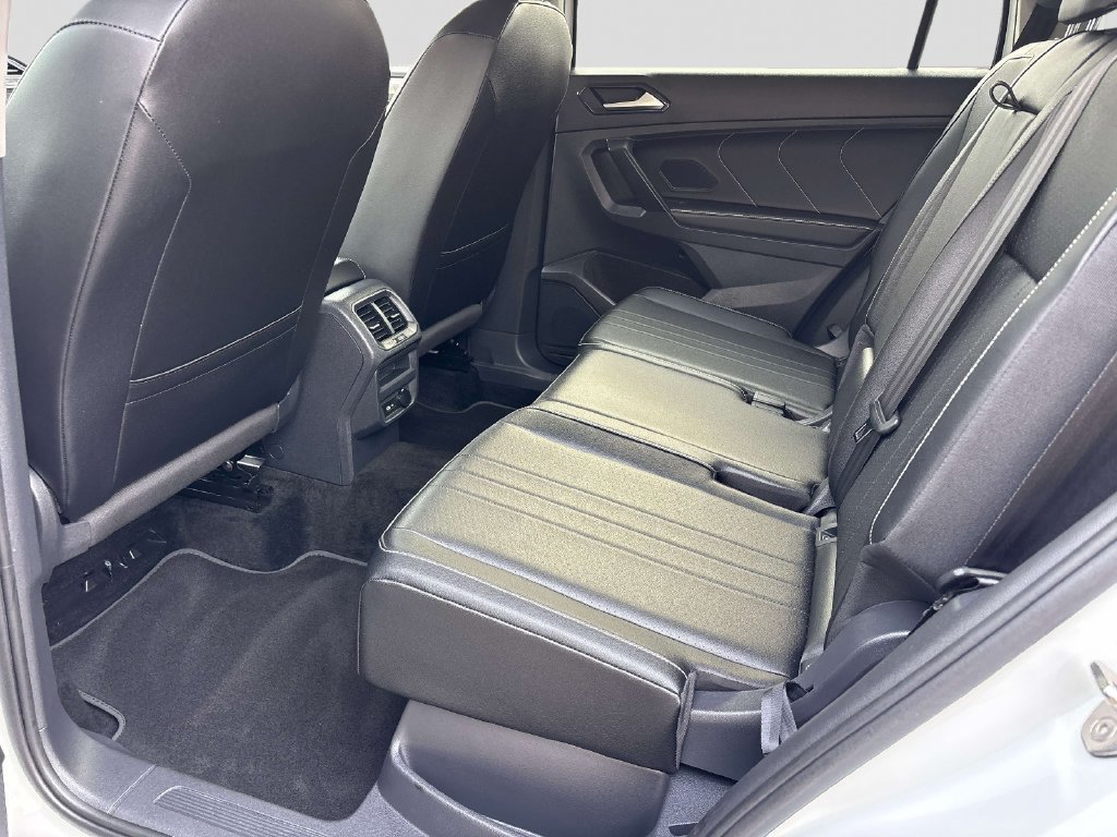 Certified 2023 Volkswagen Tiguan SE AWD/4WD image 11