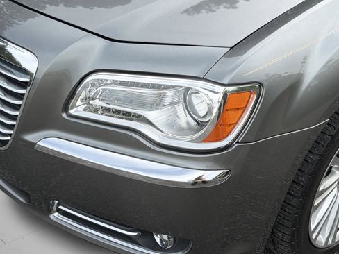 Used 2011 Chrysler 300 C image 40