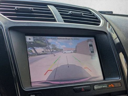 Used 2018 Ford Explorer XLT w/ Equipment Group 202A FWD image 15