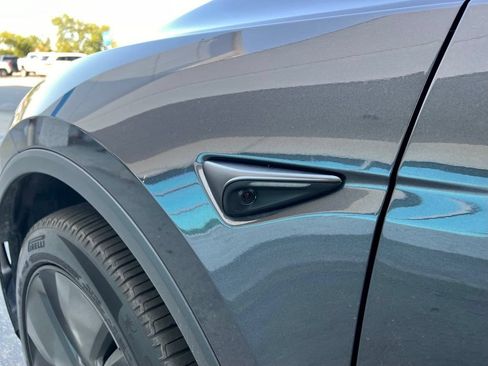 Used 2026 Tesla Model Y 2WD image 11