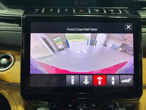 Used 2025 Jeep Grand Cherokee Summit AWD/4WD image 32