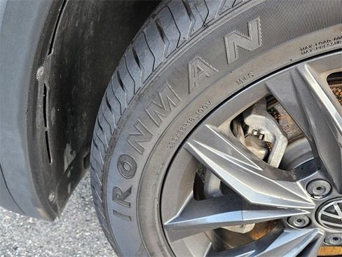 Used 2023 Volkswagen Tiguan SE image 9