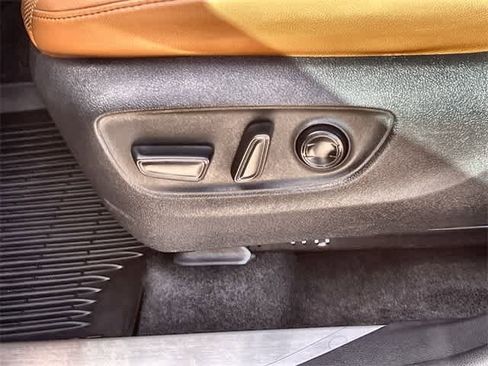 Used 2023 Toyota Highlander Platinum image 31