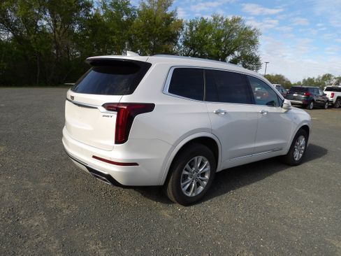 Used 2025 Cadillac XT6 Luxury AWD/4WD image 4